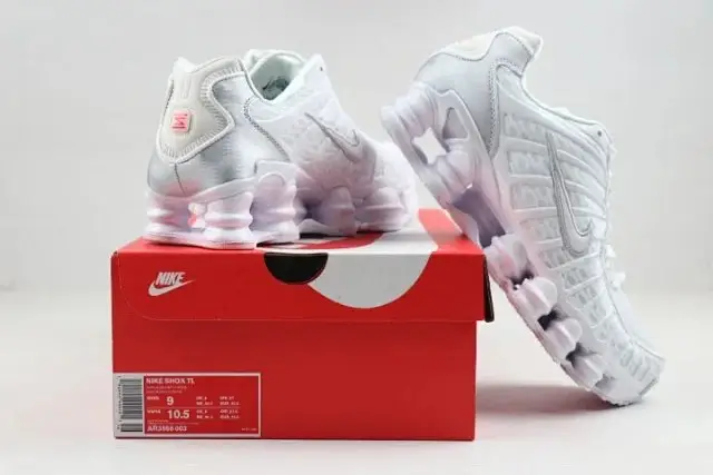Nike Shox Sneakers — foto 2 de 8