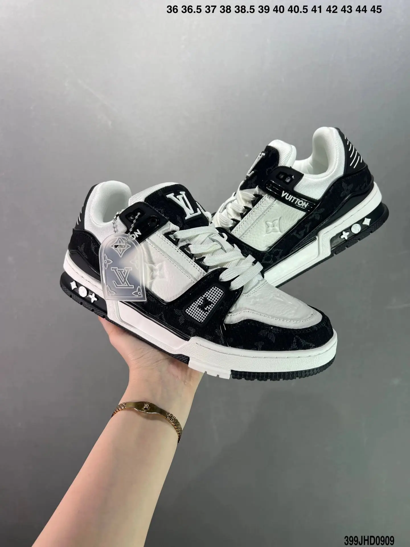 Louis Vuitton B22 Trainers — foto 3 de 8