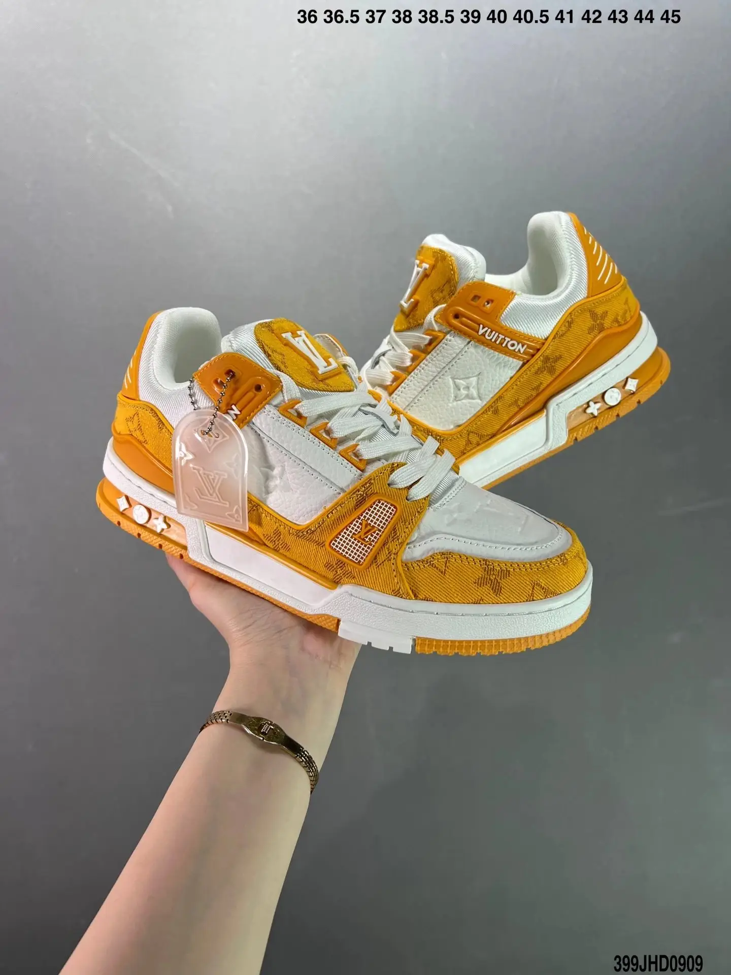 Louis Vuitton B22 Trainers — foto 4 de 8