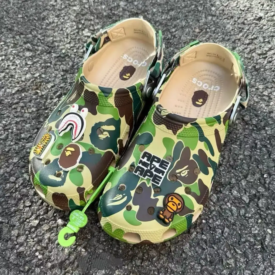 Bape Crocs  (4 styles) — foto 3 de 5