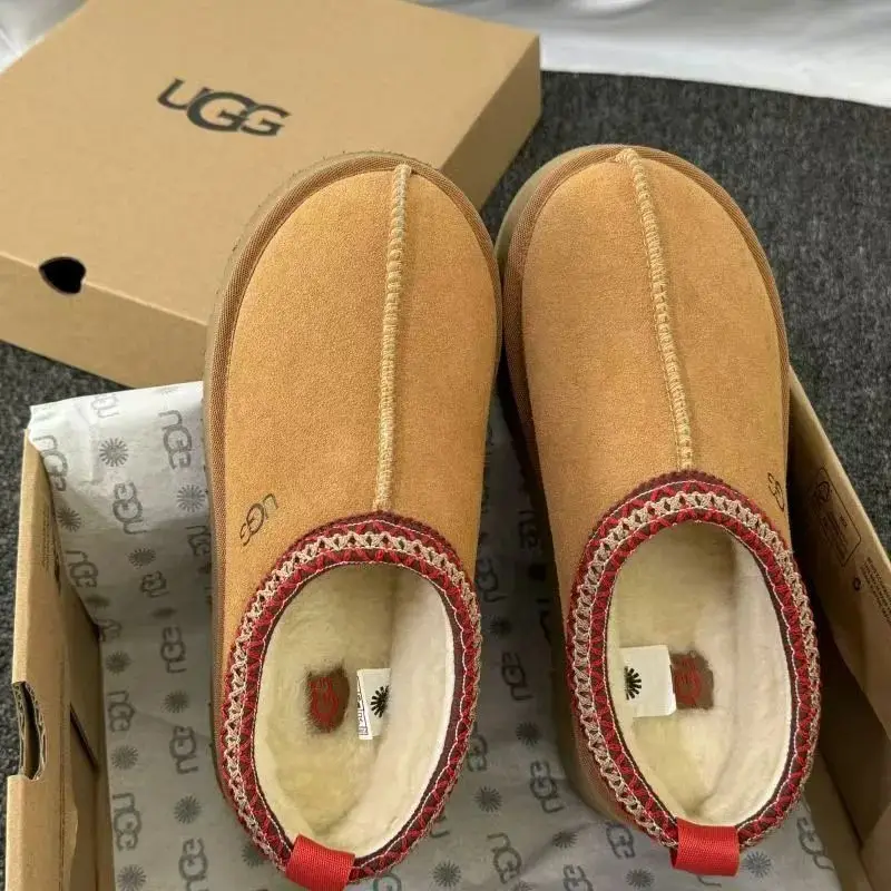 UGG Classic Slipper [7 styles] — foto 3 de 8