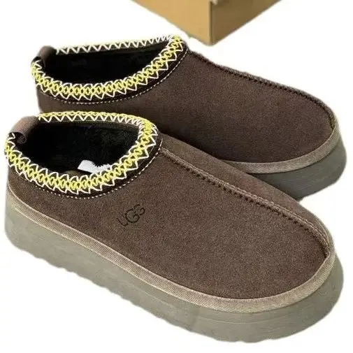 UGG Classic Slipper [7 styles] — foto 6 de 8