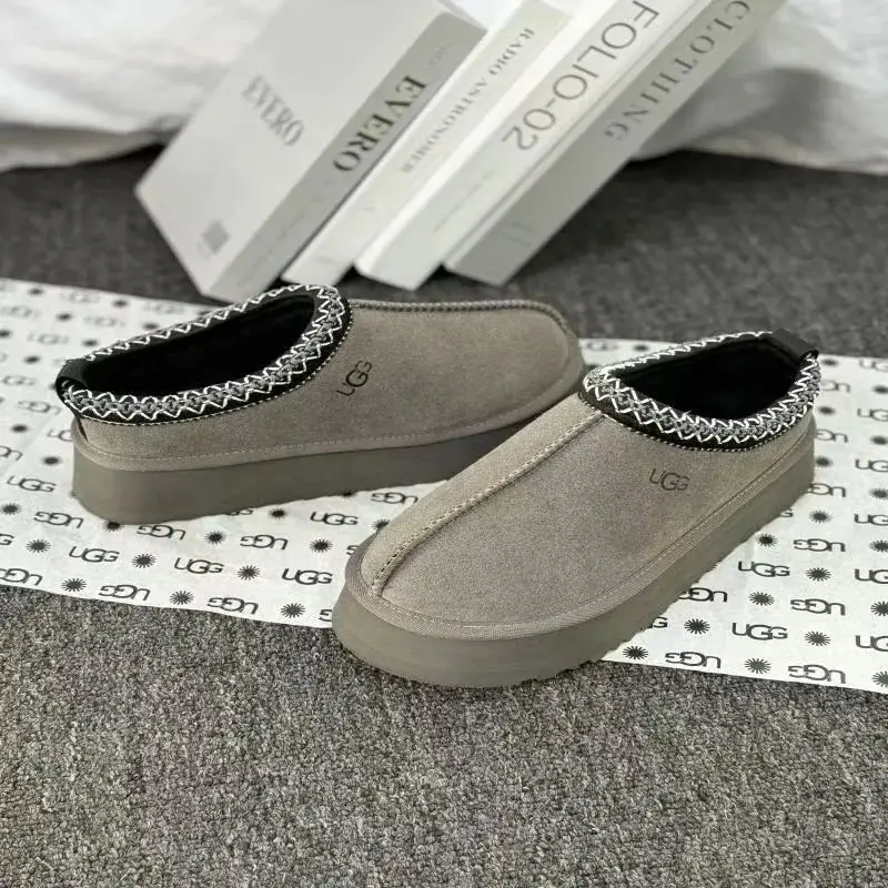 UGG Classic Slipper [7 styles] — foto 7 de 8