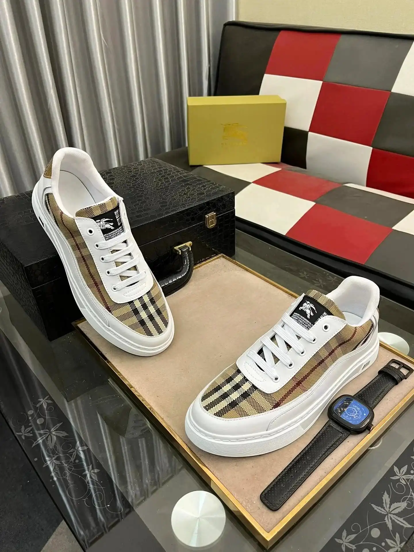 Burberry Shoes — foto 2 de 8