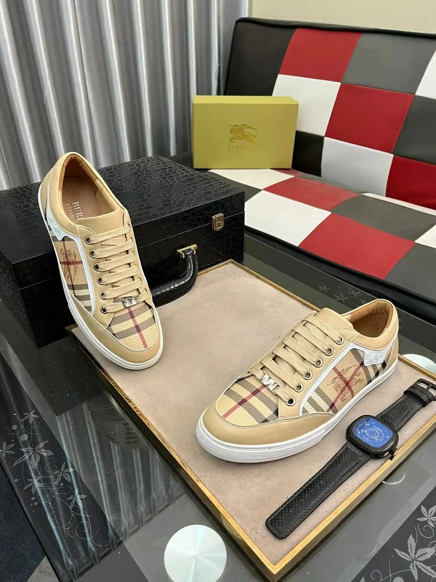Burberry Shoes — foto 4 de 8