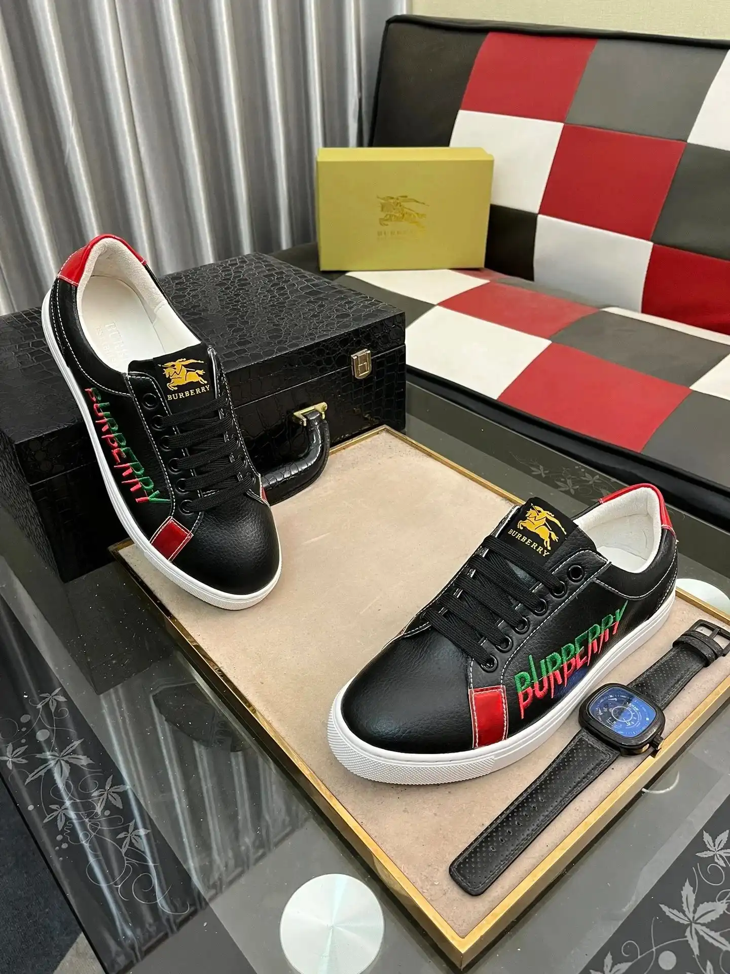 Burberry Shoes — foto 6 de 8
