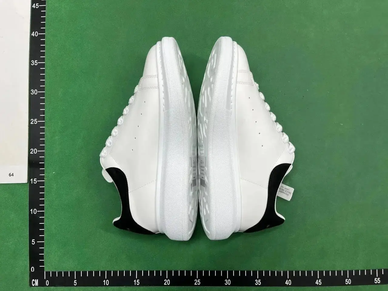Alexander McQueen Oversized Sneakers — foto 2 de 5