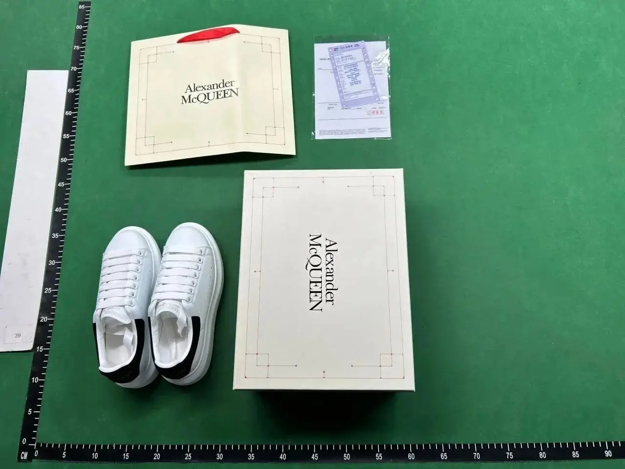Alexander McQueen Oversized Sneakers — foto 3 de 5