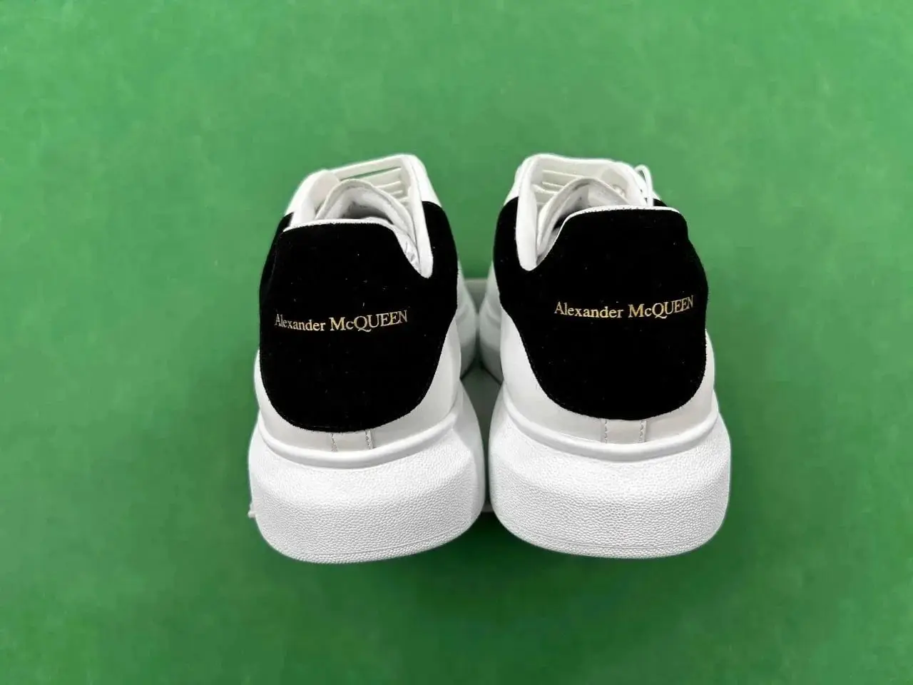 Alexander McQueen Oversized Sneakers — foto 4 de 5