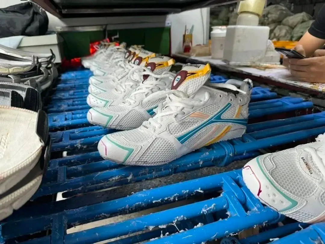 BAL-Runner HX11 Sneakers [40 styles] — foto 2 de 8