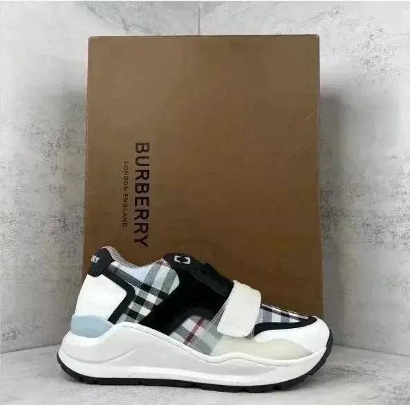 Burberry shoes (40 styles) — foto 2 de 8