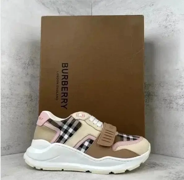 Burberry shoes (40 styles) — foto 8 de 8