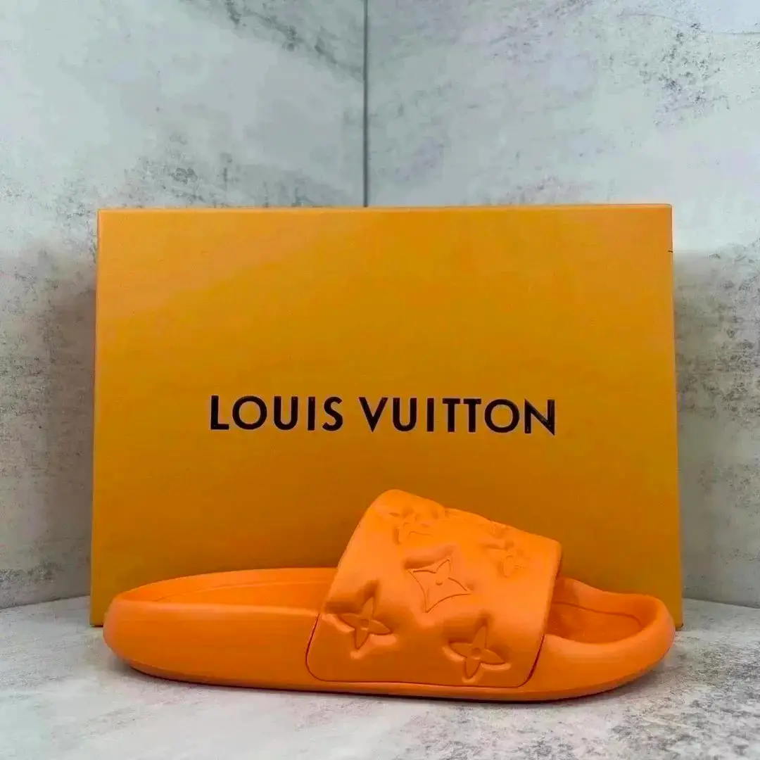Louis Vuitton Slippers — foto 2 de 8