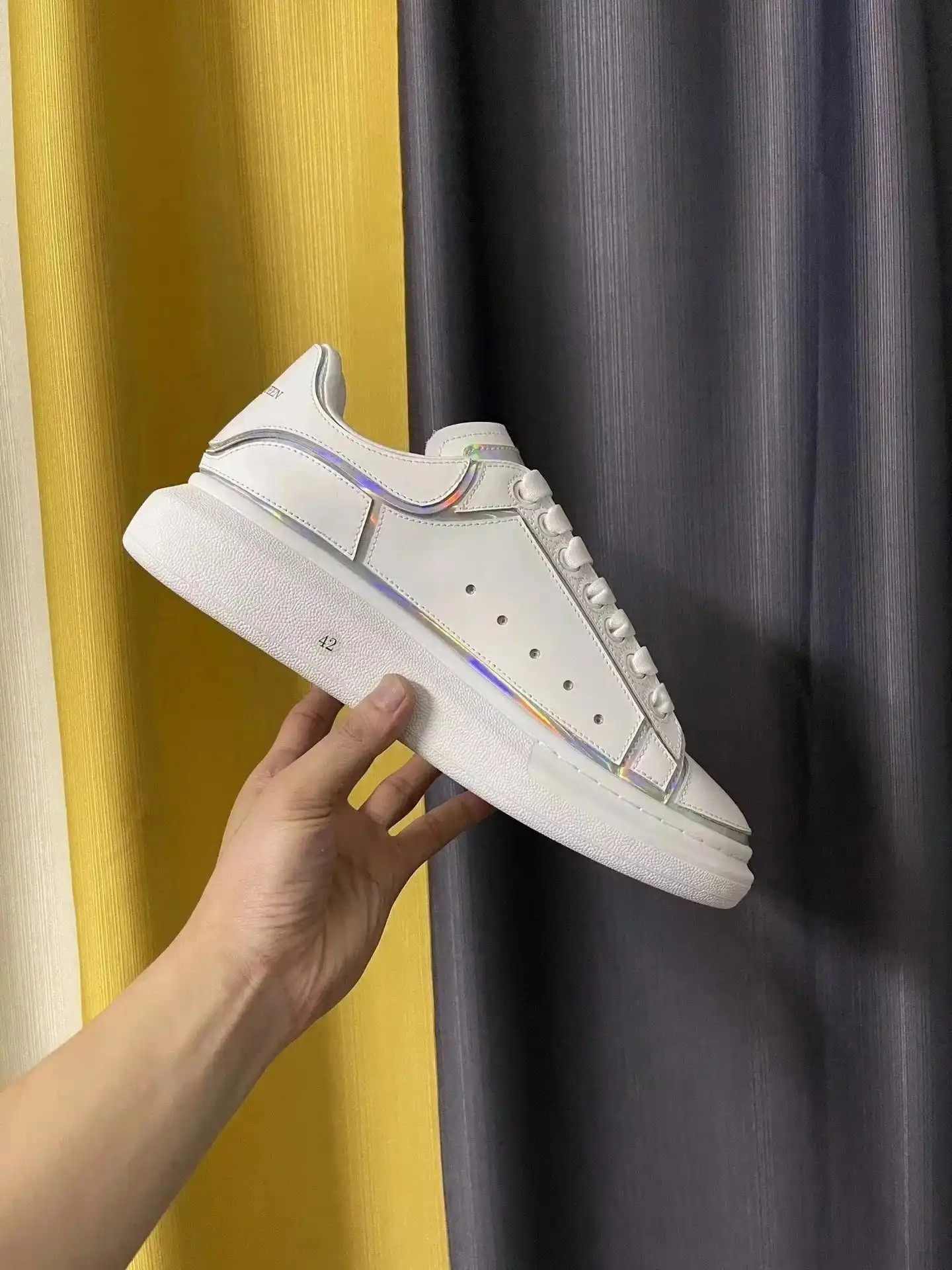 Alexander McQueen Sneakers（38 Color） — foto 3 de 8