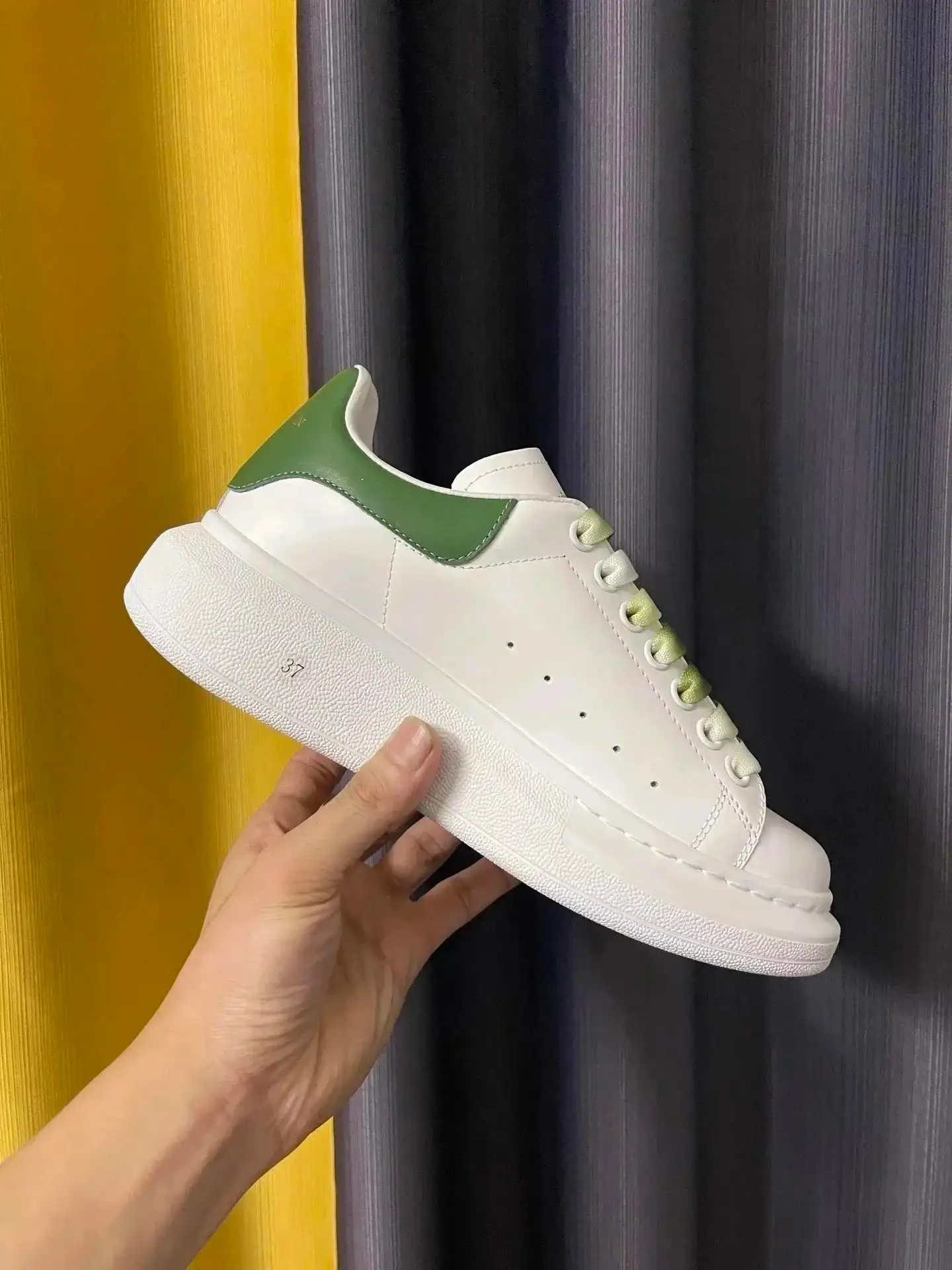 Alexander McQueen Sneakers（38 Color） — foto 6 de 8