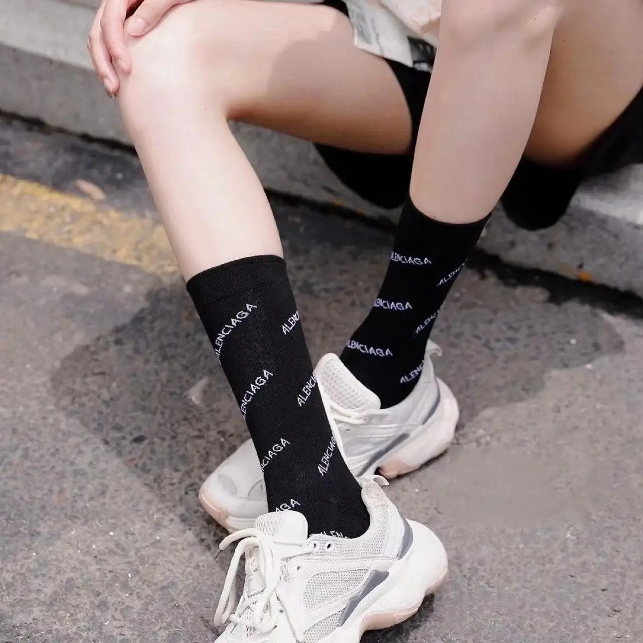 BALENCIAGA Logo Print Socks [16 styles] — foto 2 de 5