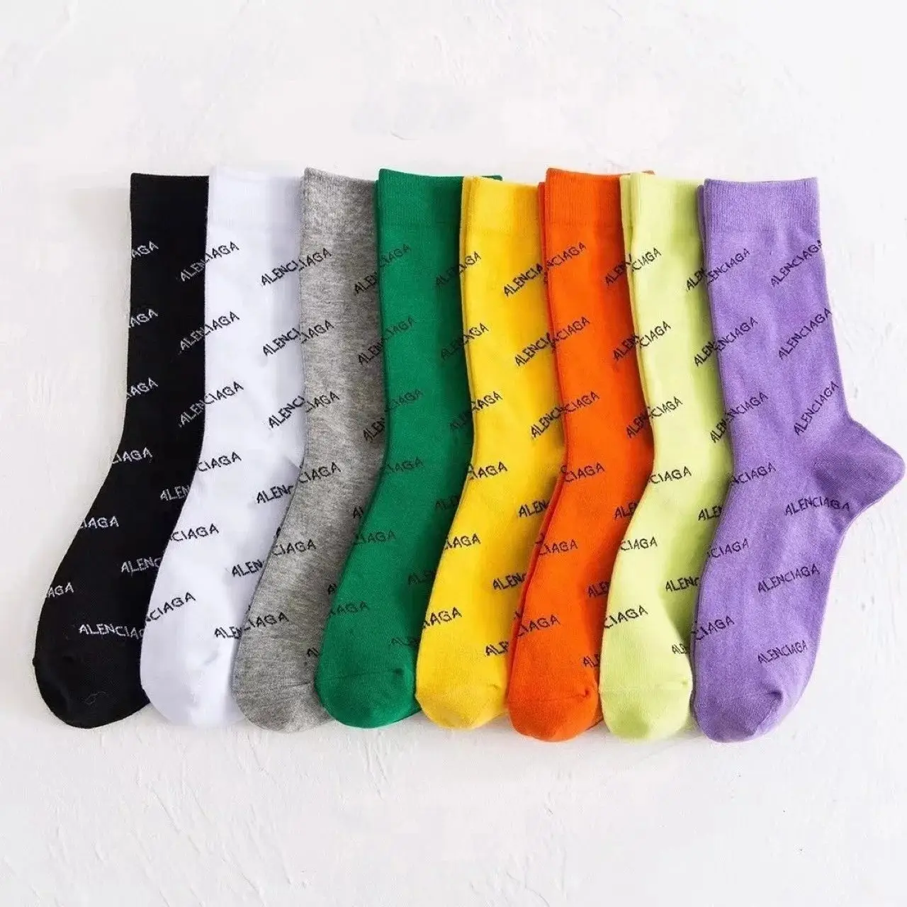 BALENCIAGA Logo Print Socks [16 styles] — foto 3 de 5
