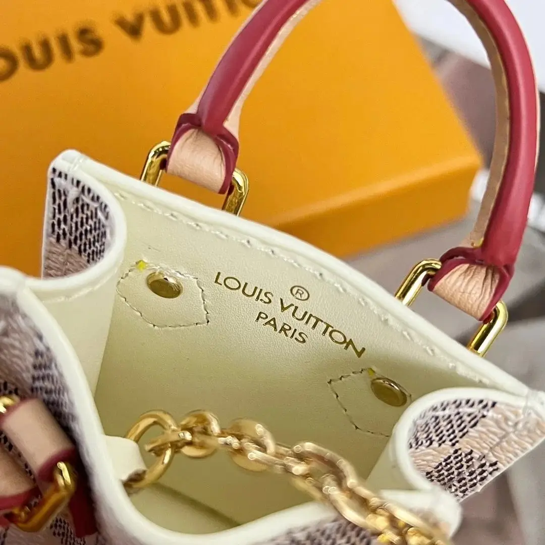 Louis Vuitton Damier Azur Mini Music Bag Keychain Pendant — foto 5 de 6