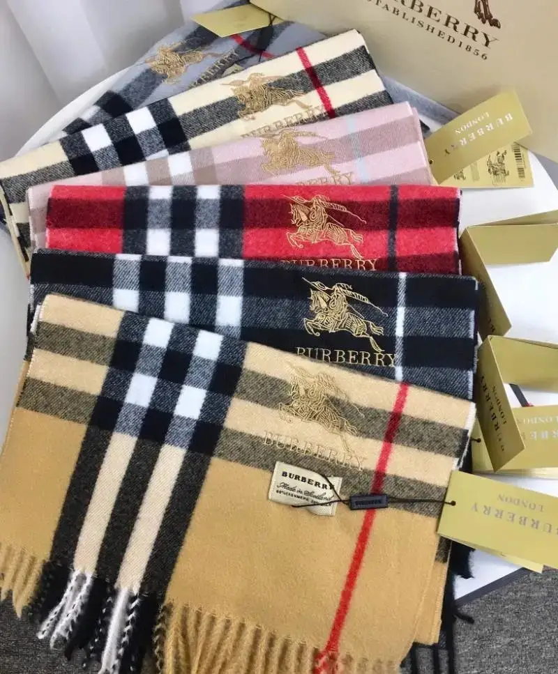Burberry Classic Check Scarf [Multiple Colors Available] — foto 3 de 8