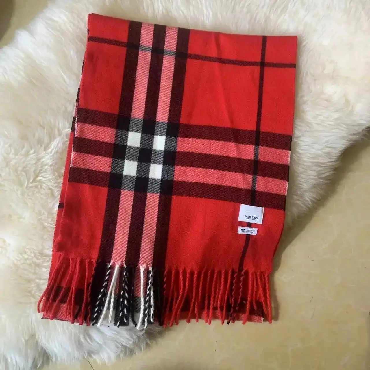 Burberry Classic Check Scarf [Multiple Colors Available] — foto 5 de 8