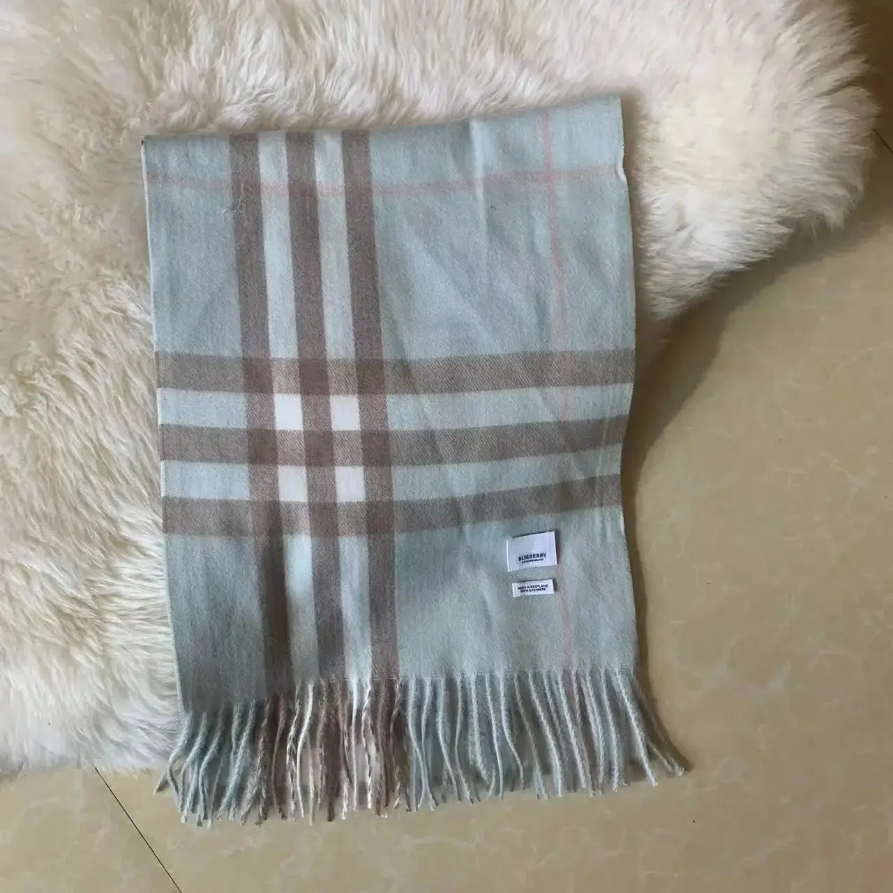 Burberry Classic Check Scarf [Multiple Colors Available] — foto 6 de 8