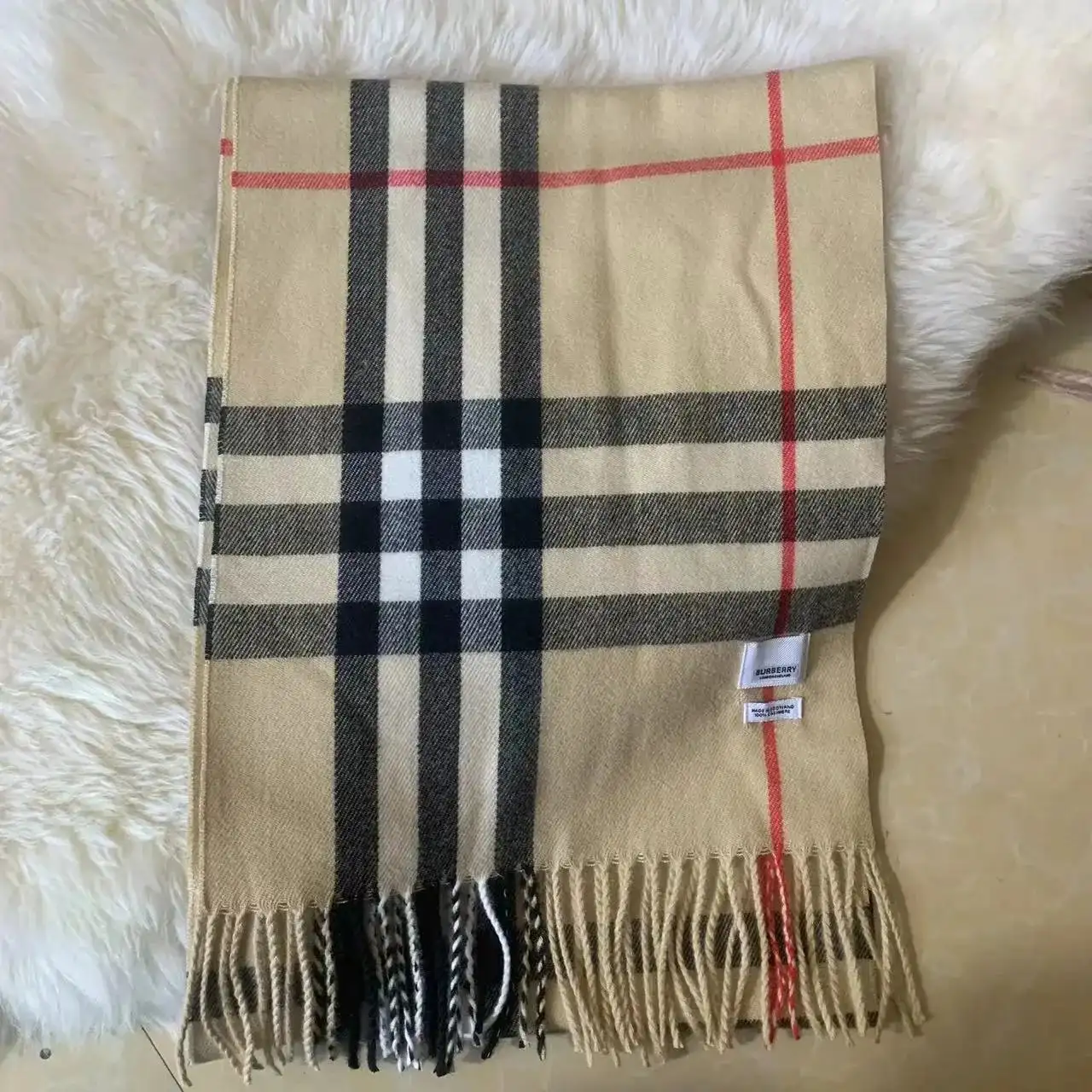Burberry Classic Check Scarf [Multiple Colors Available] — foto 7 de 8