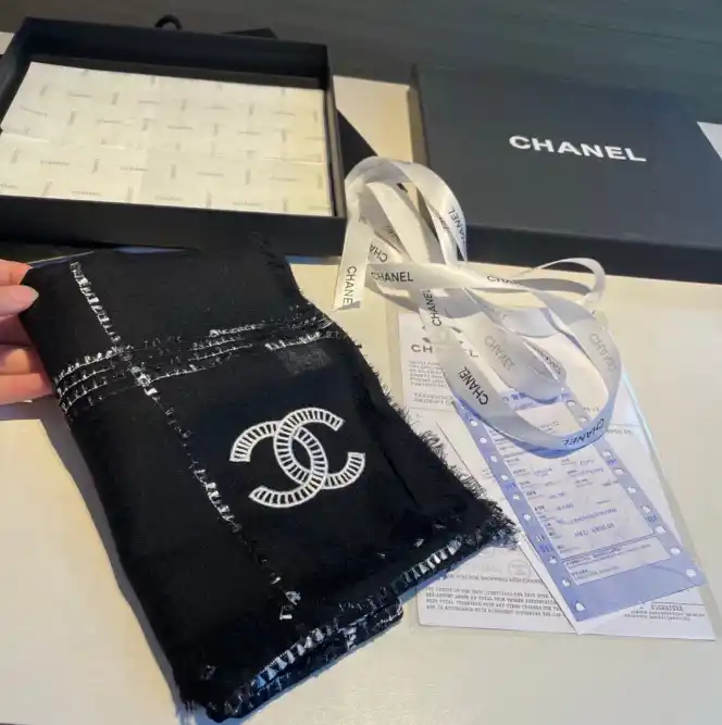chanel scarf (3 styles) — foto 2 de 7