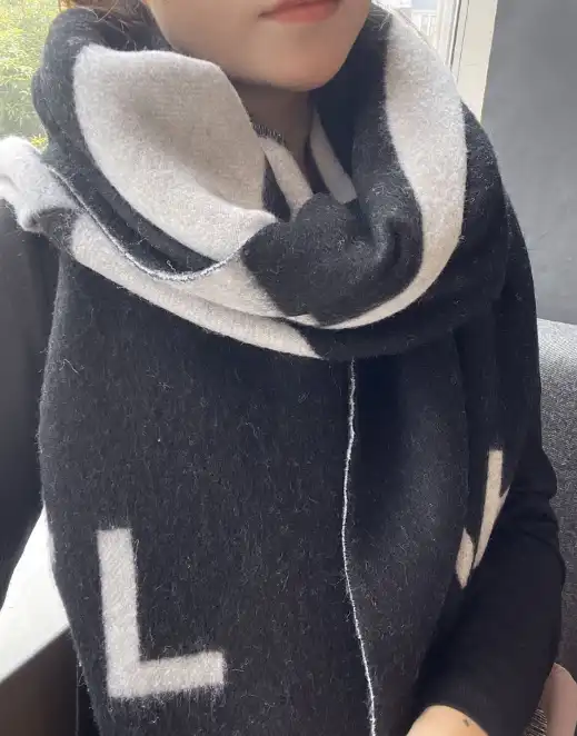 chanel scarf (3 styles) — foto 3 de 7