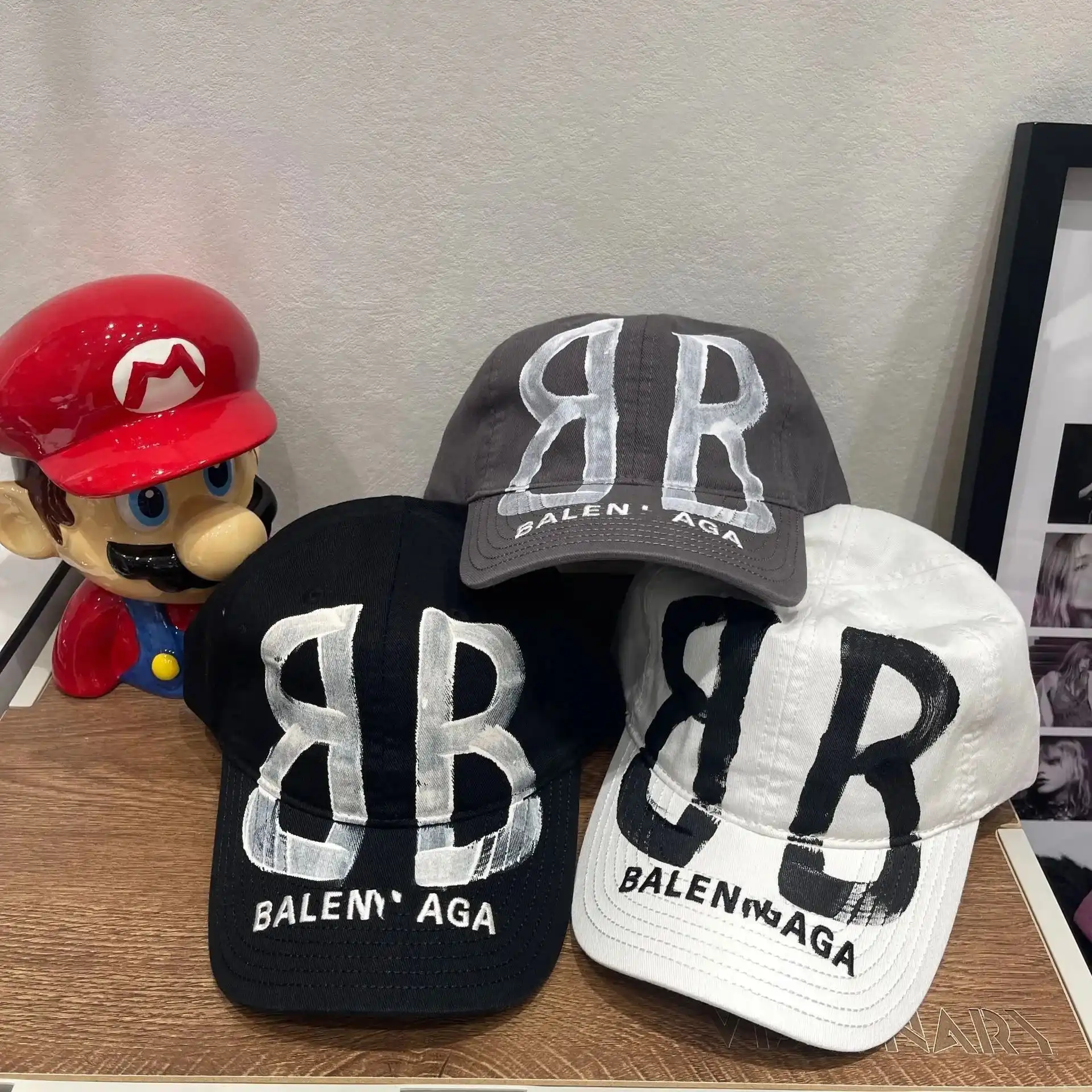 Balenciaga BB Logo Cap [5 styles] — foto 2 de 5