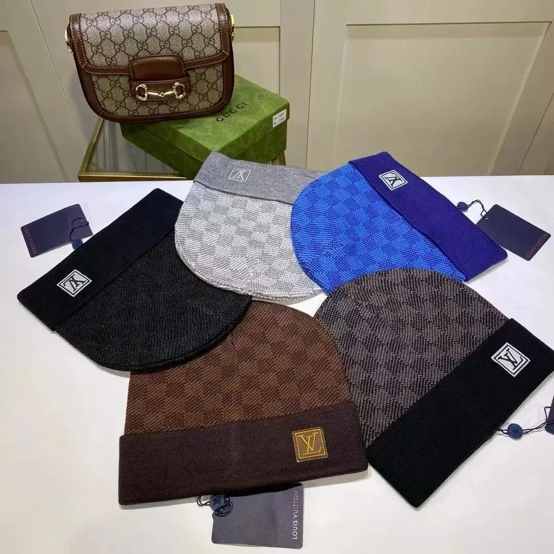 Louis Vuitton Hat & Scarf — foto 5 de 8