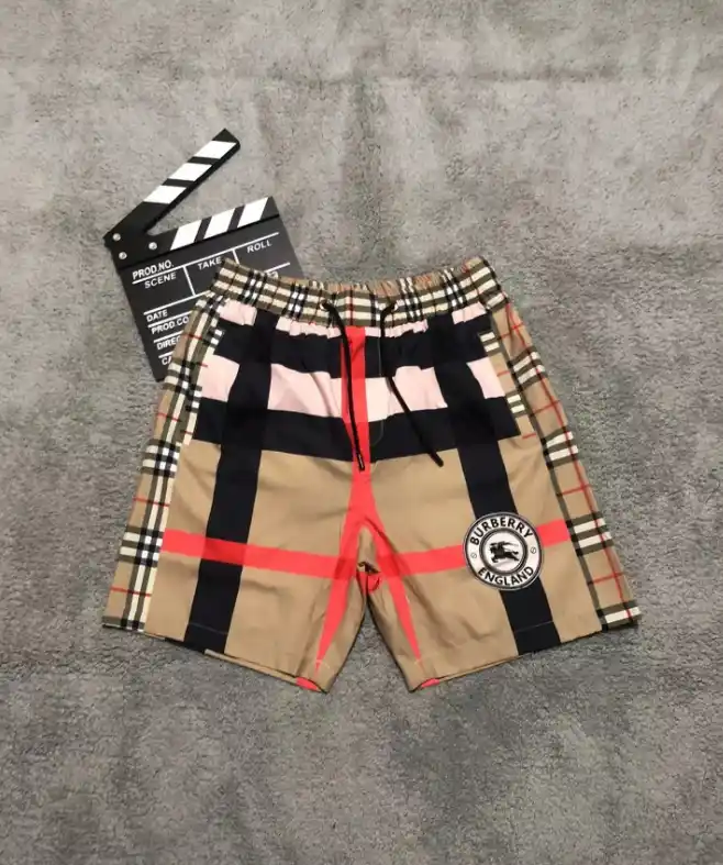 Burberry Shorts — foto 2 de 8