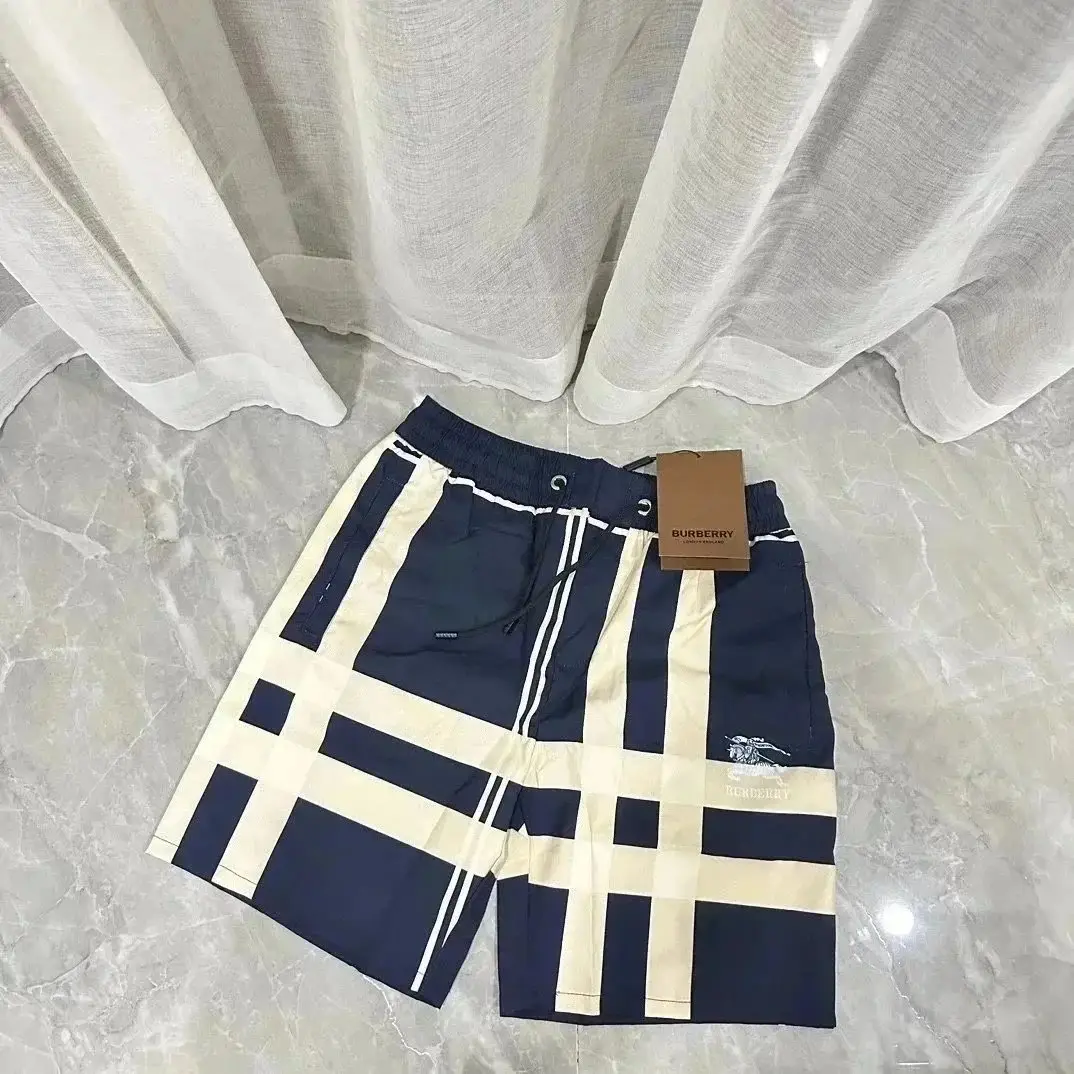Burberry Shorts — foto 3 de 8