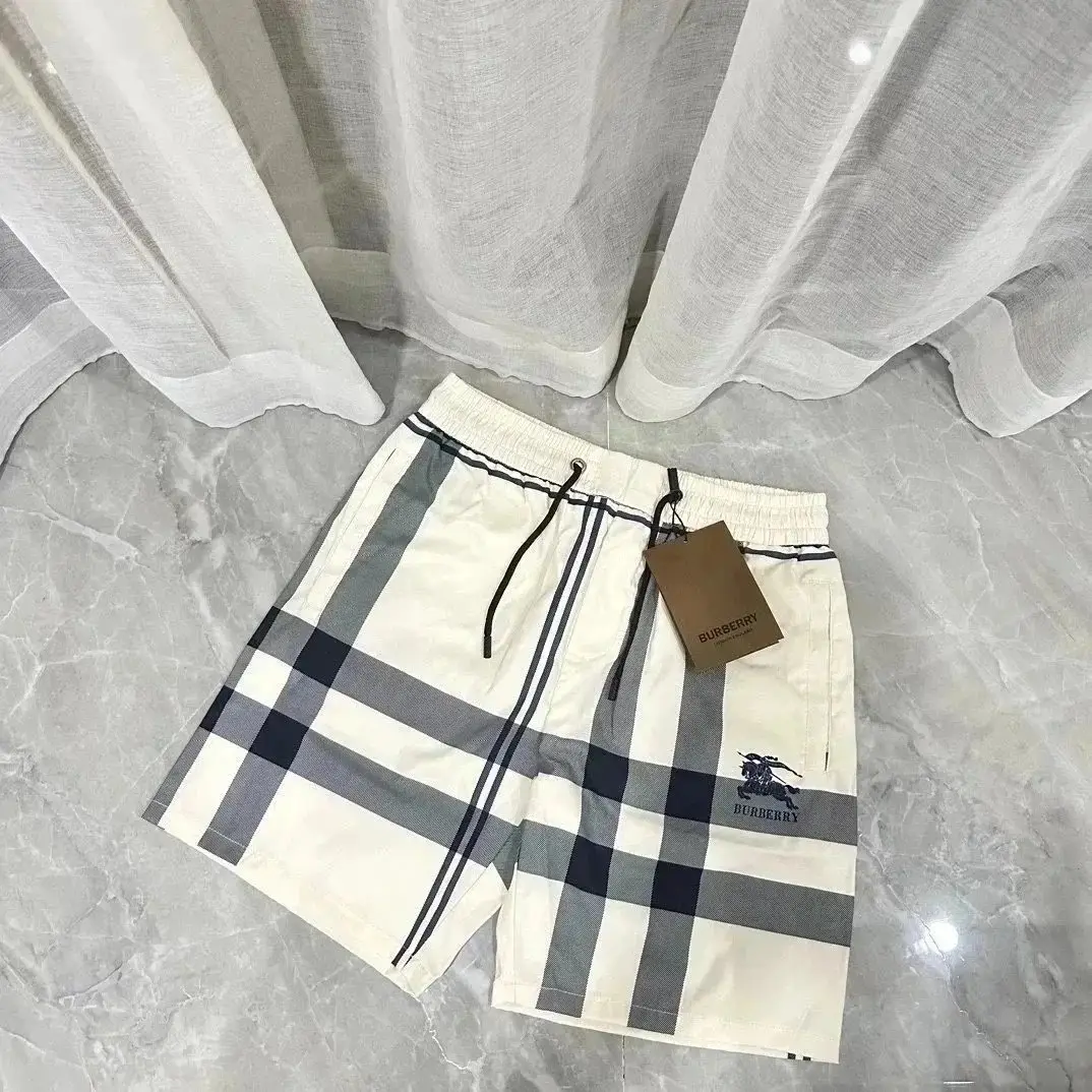 Burberry Shorts — foto 5 de 8