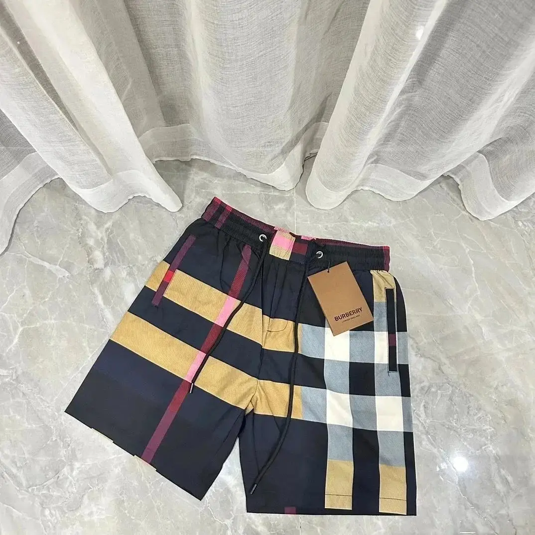 Burberry Shorts ( 24 + styles) — foto 5 de 6