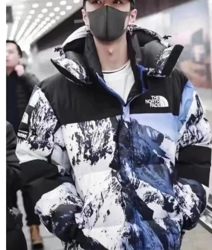 The North Face Nuptse Jacket [1 style] — foto 5 de 5