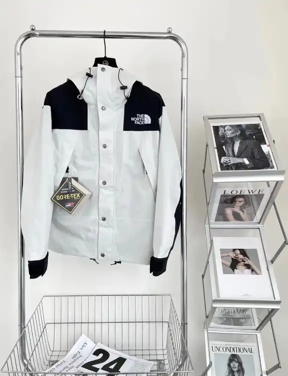The North Face Mountain Jacket [13 styles] — foto 2 de 5