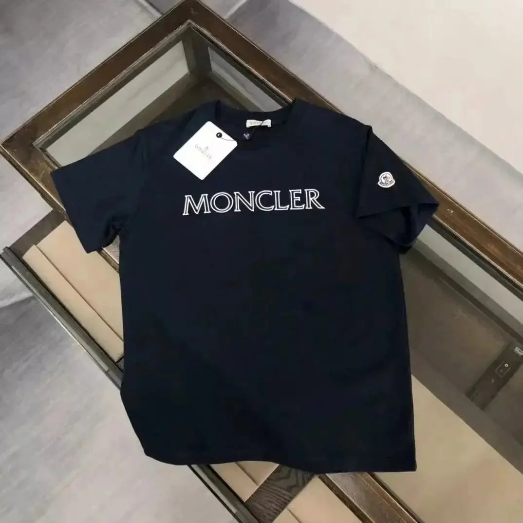 moncler T-shirt （30+） — foto 3 de 8