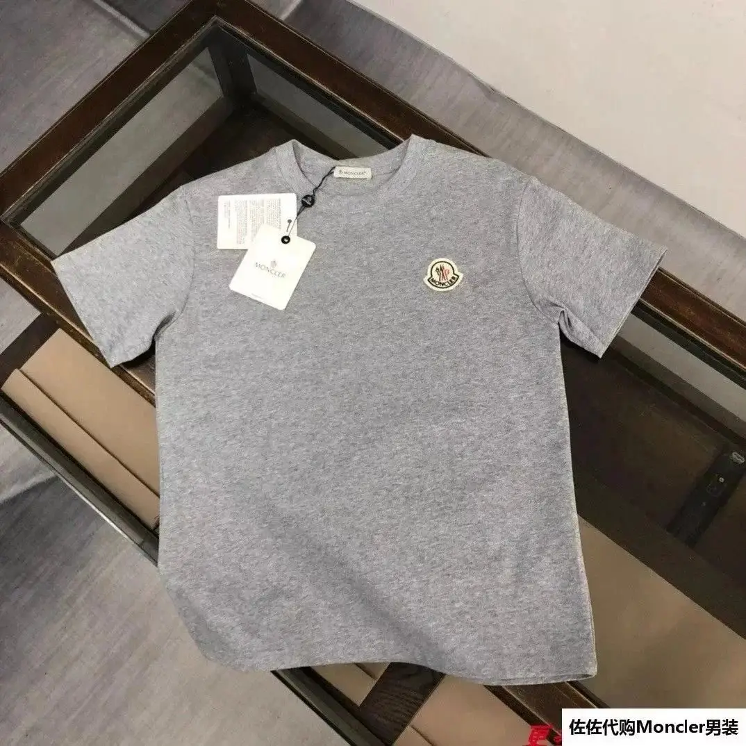 moncler T-shirt （30+） — foto 6 de 8