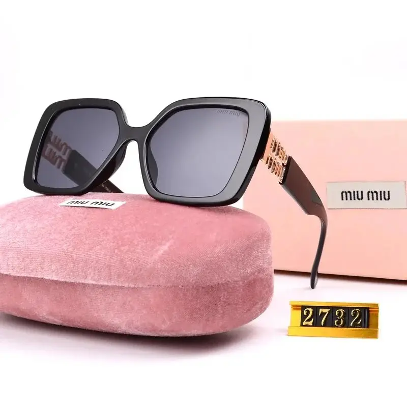 Miu Miu Sunglasses — foto 7 de 8