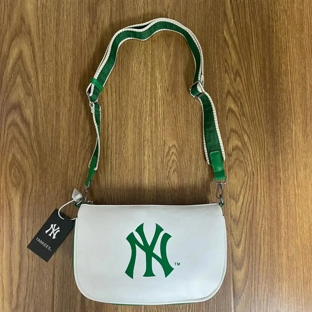 Prada & Gucci Crossbody Bags [39 styles] — foto 7 de 8