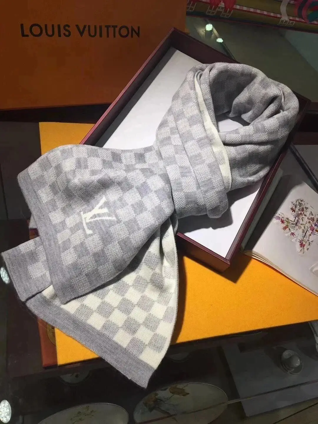 Burberry Check/LV Monogram/Fendi FF/Gucci GG Supreme Scarf [21 styles] — foto 4 de 8