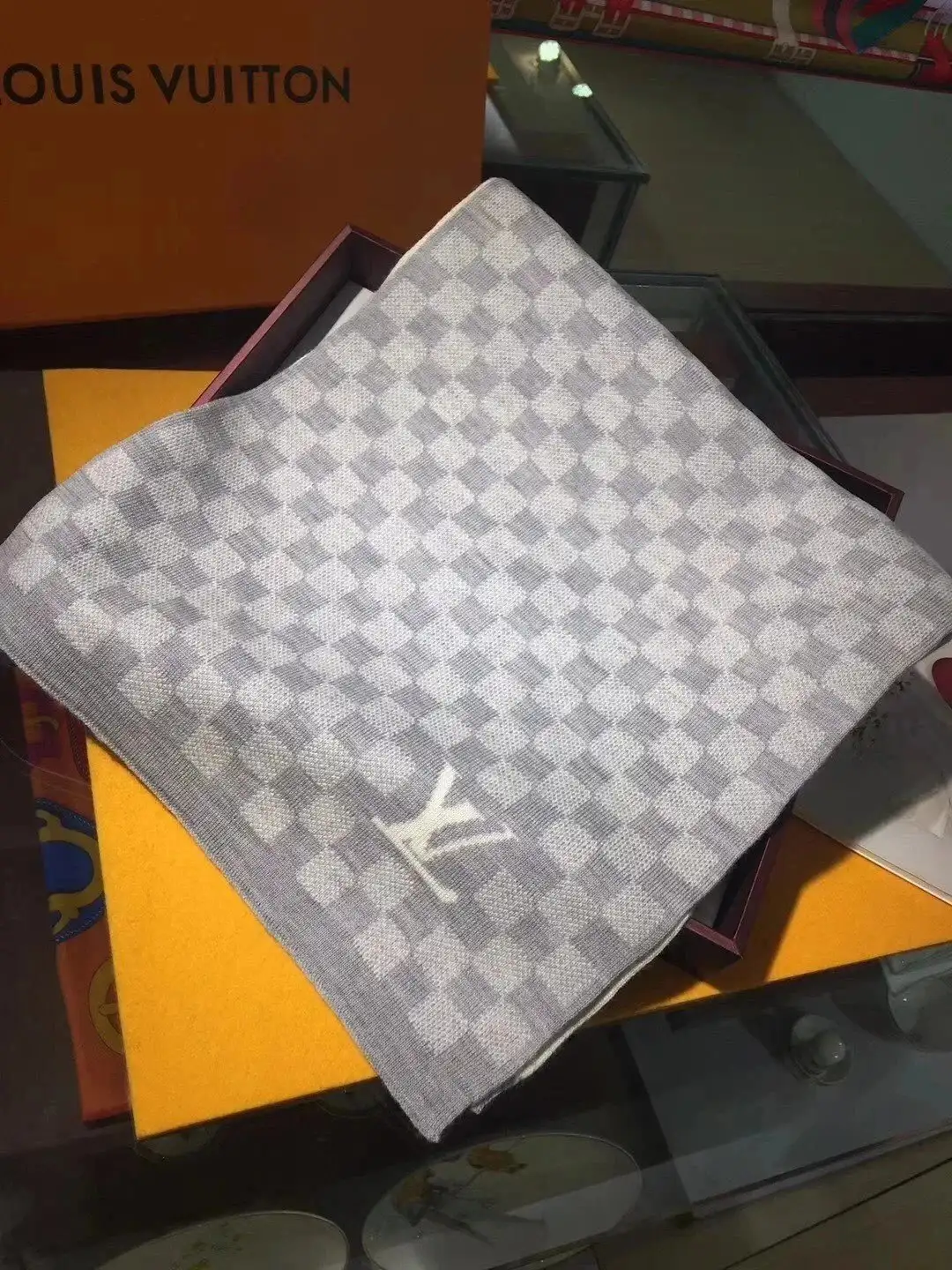 Burberry Check/LV Monogram/Fendi FF/Gucci GG Supreme Scarf [21 styles] — foto 5 de 8