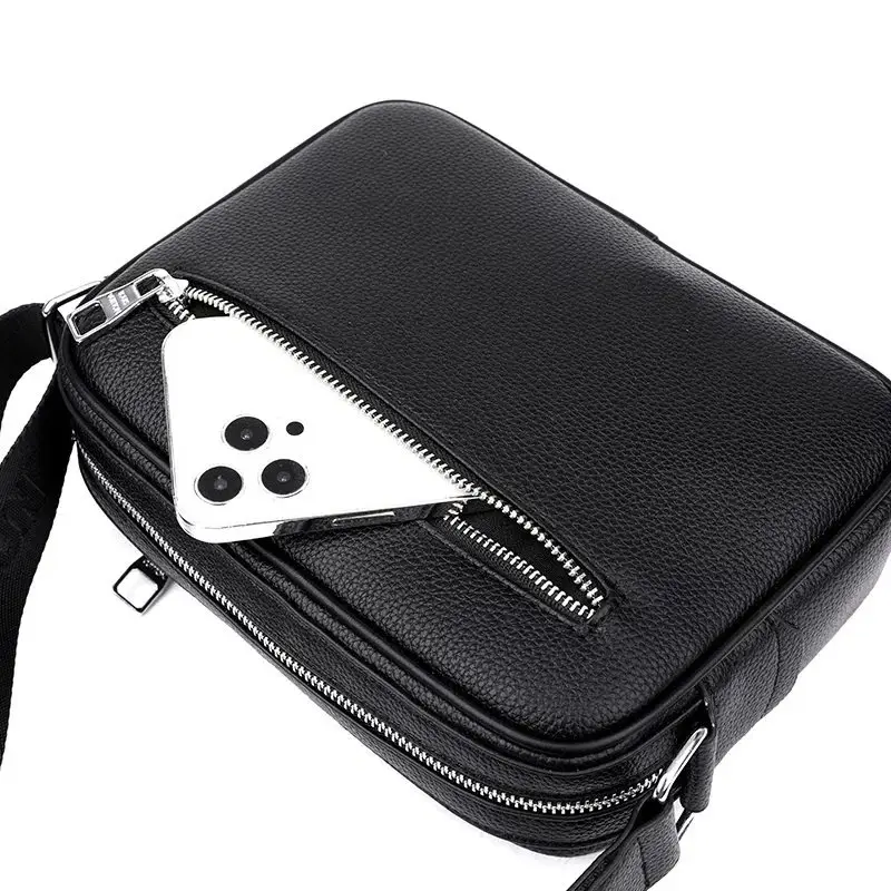 LV B22 Crossbody Bag — foto 6 de 6