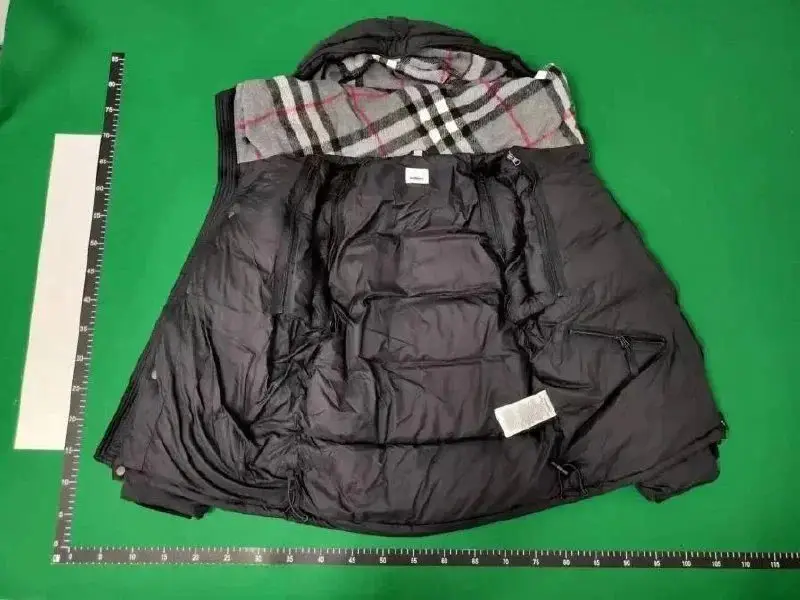 Burberry Nylon Puffer Jacket [8 styles] — foto 8 de 8