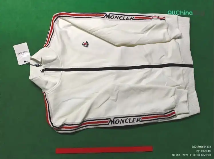 Moncler — foto 6 de 8