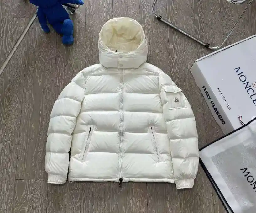 Moncler MAYA Puffer Jackets — foto 6 de 6