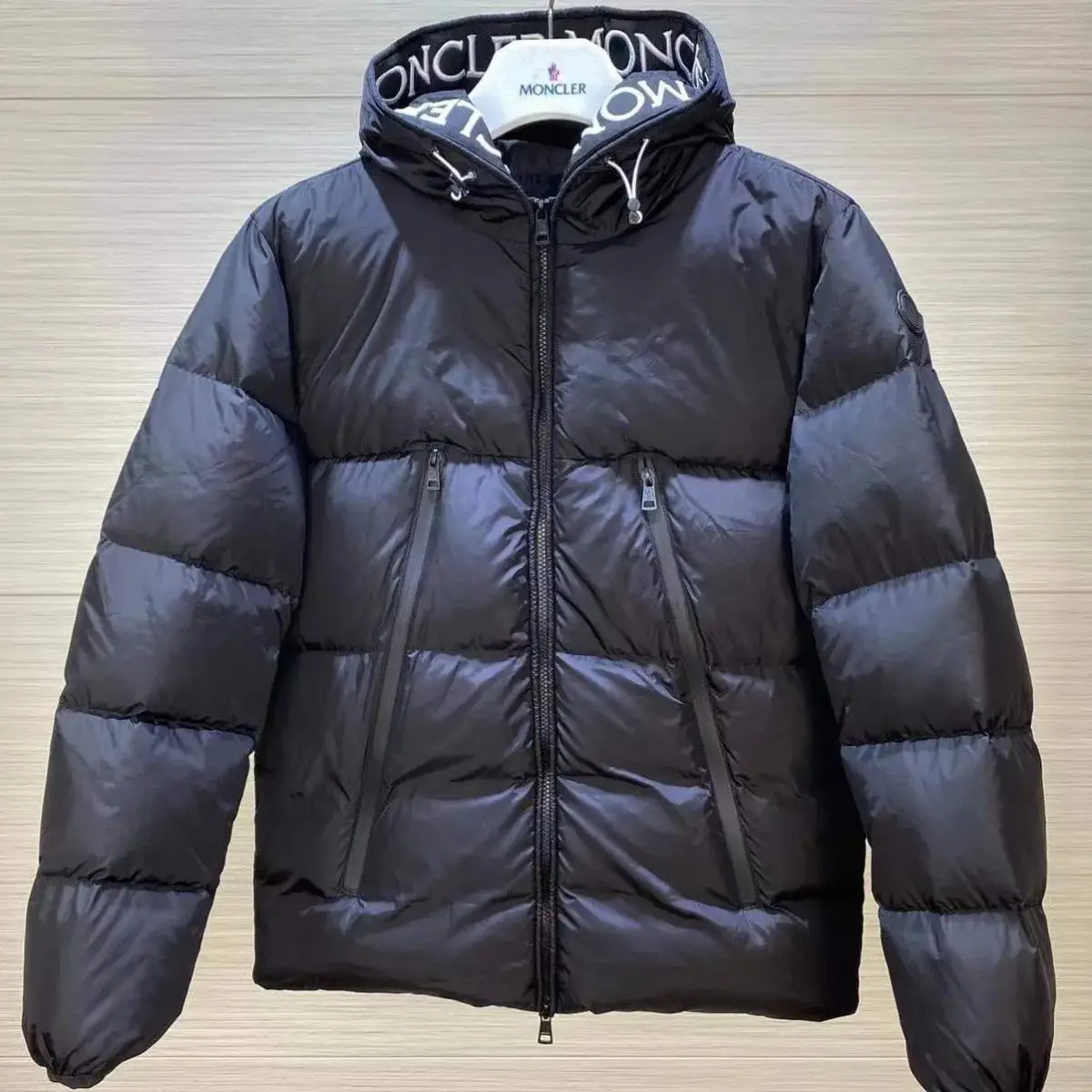 Moncler hooded down jacket — foto 4 de 8