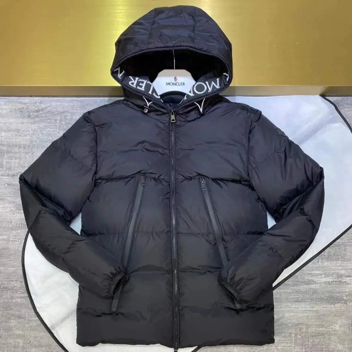 Moncler hooded down jacket — foto 7 de 8