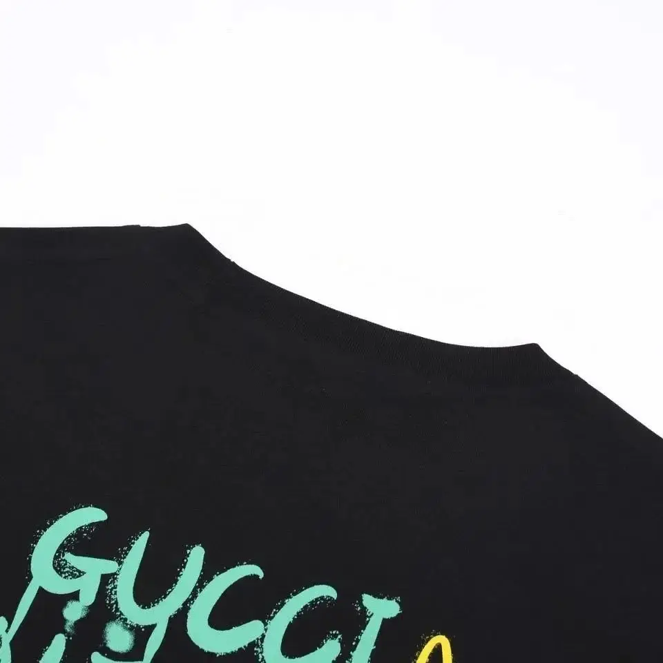 Gucci Men's Black Logo T-Shirt with Iconic Stripes — foto 5 de 8