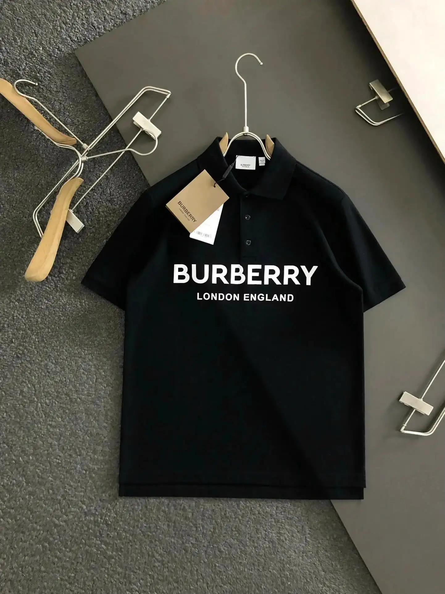 Burberry Knight Print T-Shirts [32 styles] — foto 2 de 8